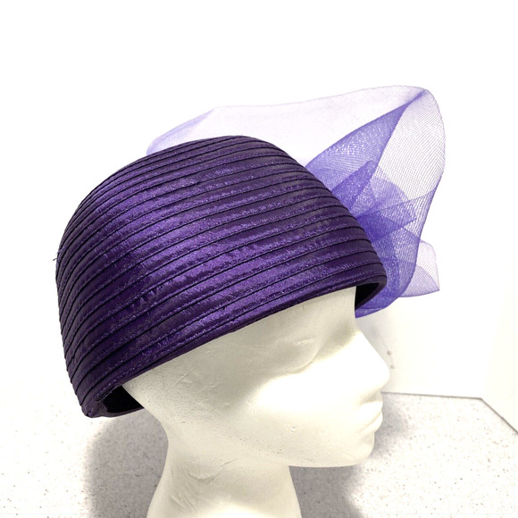 Vintage inspired purple hat with netting bow and faux pearls retro pill box look - Picture 6 of 10